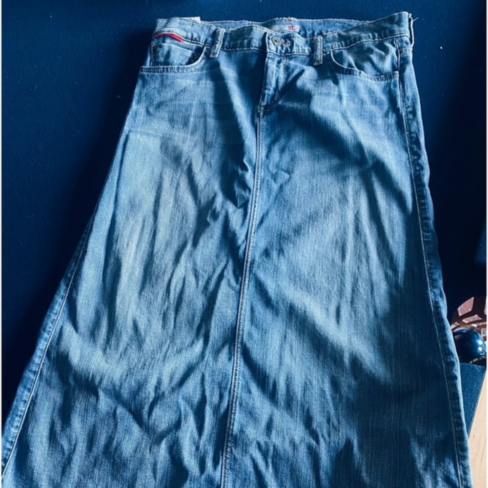 !IT long SUPER soft denim skirt w/ frayed edge- great color, pockets, comfy&cute